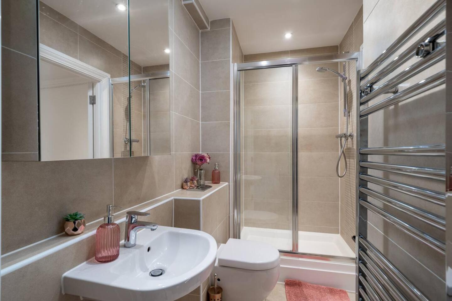 Niru Experience Luxury Boutique Garden 2Bd 2Ba Appartement Londen Buitenkant foto