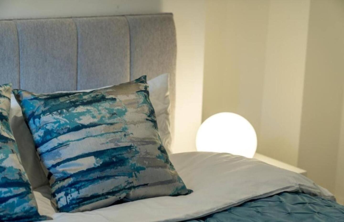 Niru Experience Luxury Boutique Garden 2Bd 2Ba Appartement Londen Buitenkant foto