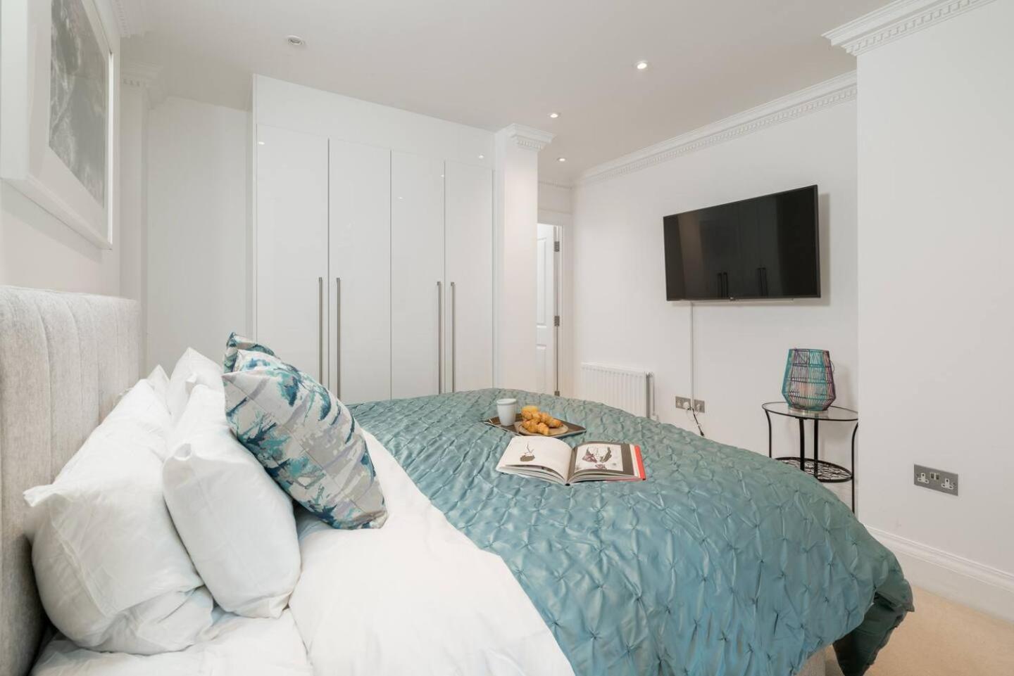 Niru Experience Luxury Boutique Garden 2Bd 2Ba Appartement Londen Buitenkant foto